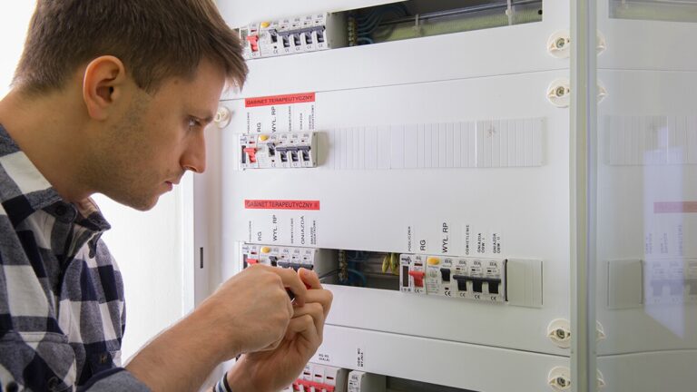 Rozdzielnica elektryczna – serce domowej instalacji